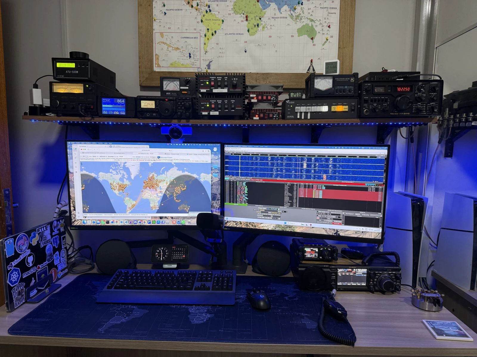 PP5GP station with Yaesu radios, linear amplifiers and two monitors